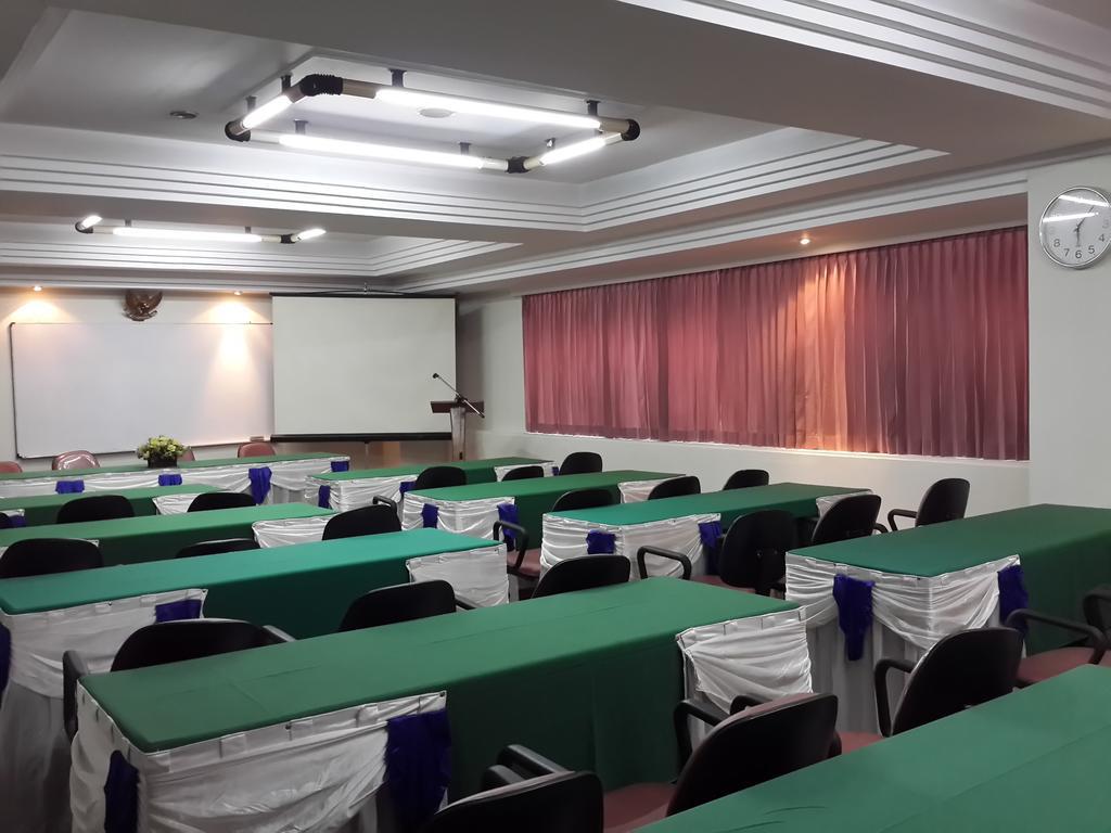 Reddoorz Plus Near Kebayoran Baru Blok S Jakarta Extérieur photo